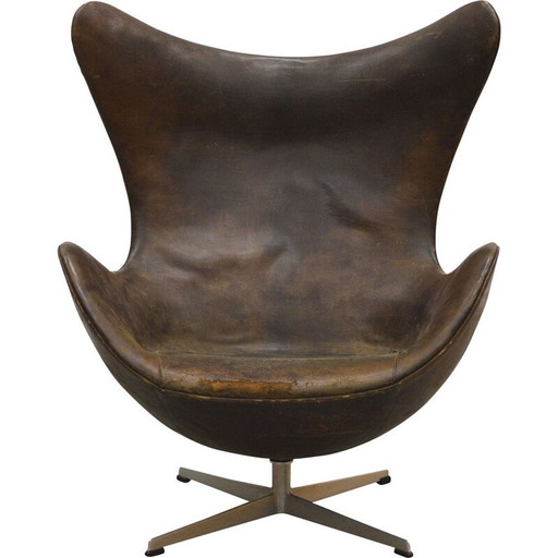 Sedia a uovo vintage rivestita in pelle marrone di Arne Jacobsen per Fritz Hansen, 1958