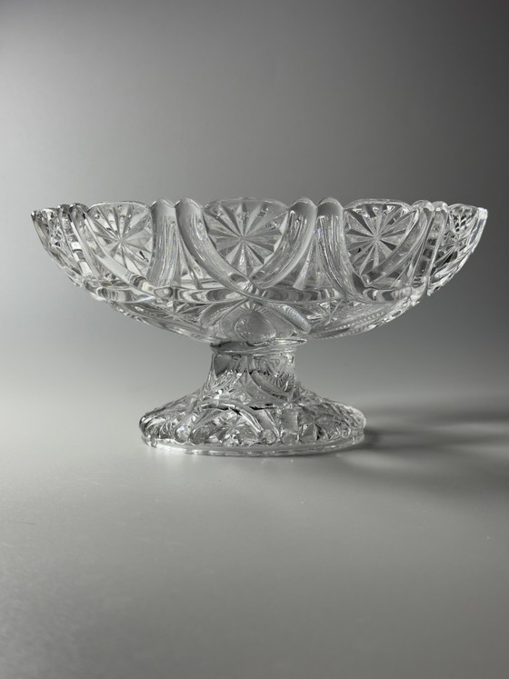 Image 1 of Val Saint Lambert Coupe à Fruits « Lucrèce » sur Pied Bas – Demi-Cristal Pressé – Catalogue 1913