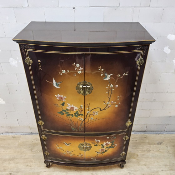 Vintage Chinese cabinet with gold leaf, flowers and birds / Bohemian / Oriental / Asian bridal cabinet (photo 13 of 15)