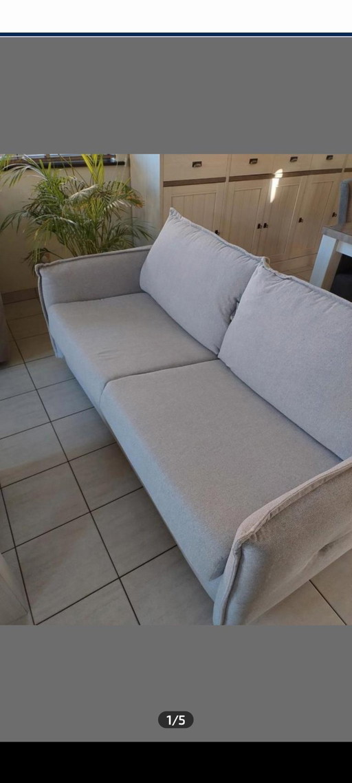 Grijze slaapbank, zo goed als nieuw.