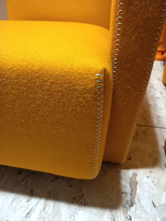 Image 1 of CASSINA Paire de fauteuils Utrecht 637 NEUF 2026 en laine KVARD Moutarde par Gerrit Rietveld