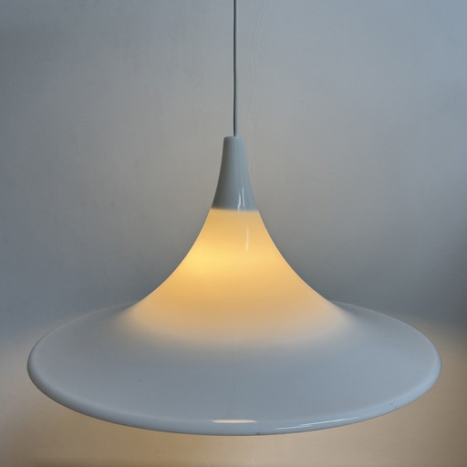 Lampe suspendue vintage en Lucite en forme de trompette, 1970 Space Age