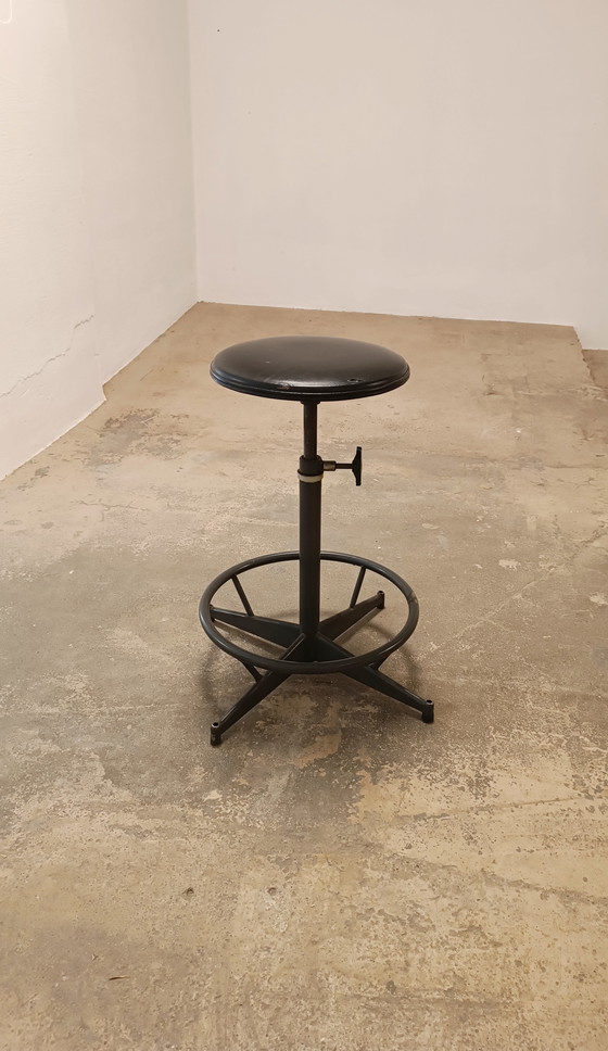 Image 1 of Taburete giratorio industrial de mediados de siglo de Sipe, Italia.
