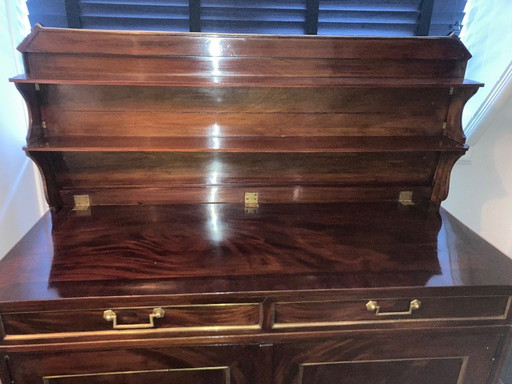 Antiek dressoir met opklapbare planken 