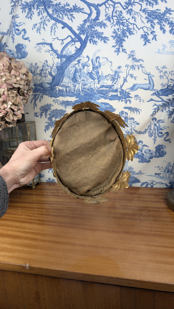 Image 1 of Grande Corona della Vergine in ottone dorato e cabochon in vetro colorato del XIX secolo