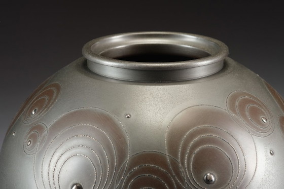 Image 1 of Art-Deco-style silver-patinated bronze vase by Arisu Mitsuo