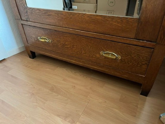 Image 1 of Armario antiguo de madera con puerta de espejo
