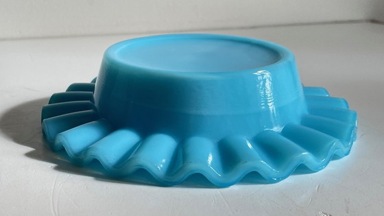 Image 1 of Vintage Blauw Opaline Glazen Asbak