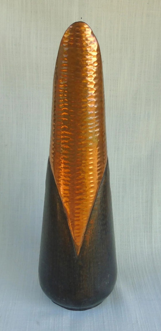 Brocca/vaso vintage francese di metà secolo in rame martellato e metallo nero (anni '50-'60) – Jean Goardere (photo 4 of 8)