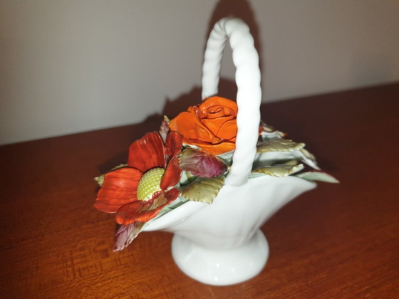 Image 1 of cesto di fiori