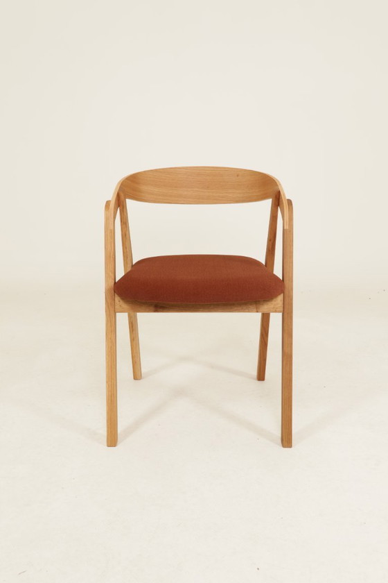 Image 1 of Moderne set van 6 eetkamerstoelen van natuurlijk eikenhout met terracotta bekleding.