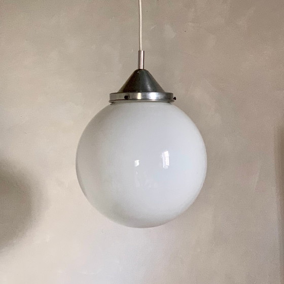 Vintage suspension ball opaline white diameter 30 cm – Pendant lamps, Aluminium (photo 5 of 8)