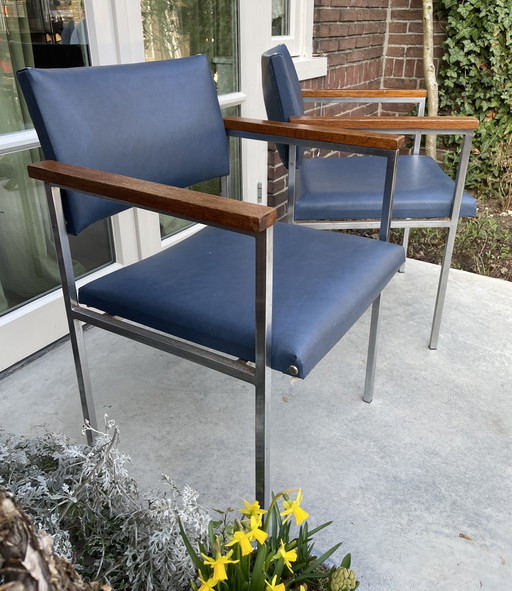 Set Fröscher KG Mid-Century-Stühle aus Edelmetall, Armlehnen aus Hartholz und Kunstleder
