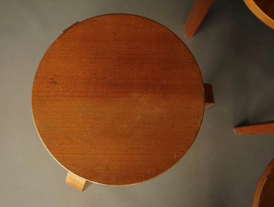 Image 1 of Set van 6 krukken model 60 van Alvar Aalto voor Artek Finland, jaren 1940.
