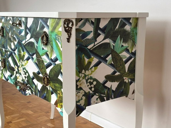 Gustavian Chest With Christian Lacroix Print – Chest of drawers, Wood, Brass (photo 3 of 9)