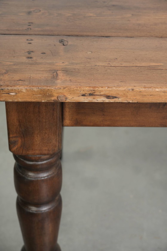 Image 1 of Large antique 19th-century English farmhouse dining table for 8 to 10 people, made of pinewood with a timeless appearance.