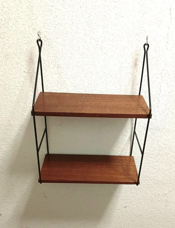 Image 1 of Wandregal aus den fünfziger Jahren mit zwei Mahagoniablagen