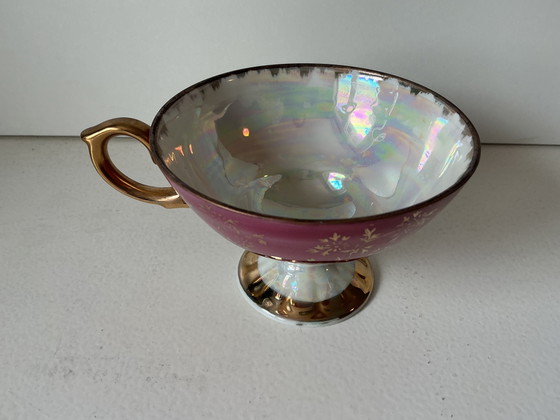 Image 1 of Tazza da tè in porcellana in stile rococò - Scena galante in oro e viola