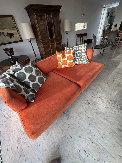 Edra orangefarbenes Design-Sofa mit Kissen