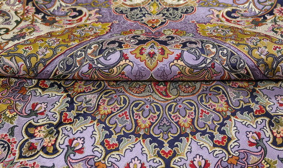 Image 1 of Oosters handgemaakt tafelkleed, zeer fijn vervaardigd uit zijden draden, 100 x 100 cm