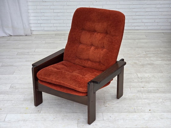 Image 1 of Deense fauteuil uit de jaren 70, oranje/rood meubelvelours, donker eikenhout.