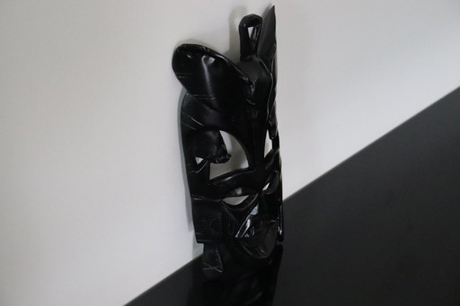Masque en bois sculpté à la main