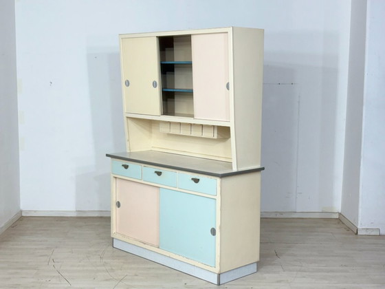 Image 1 of Credenza da cucina vintage anni '50/'60 | Mobile da cucina dal design pastello | 2 pezzi