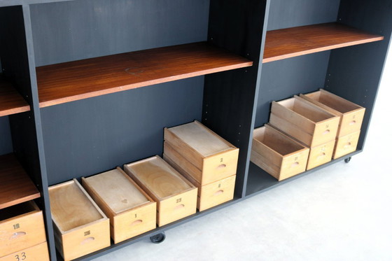 Image 1 of armoire scolaire vintage en bois avec bacs de rangement