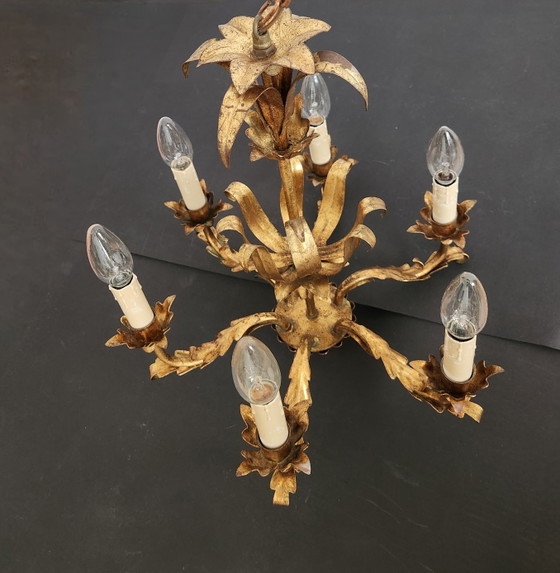 Lampadario forgiato a mano, dorato con foglia d'oro, stile Hollywood Regency, Italia. – Hans Kögl, Iron, Gold (photo 7 of 15)