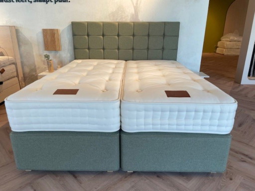 Hypnos boxspring incl. hoofdbord 180x210. Let op: excl. matrassen 