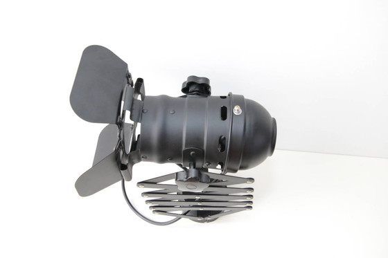 Image 1 of Lámpara de techo y de pared en estudio fotográfico con diseño de pantógrafo – extensible de forma continua