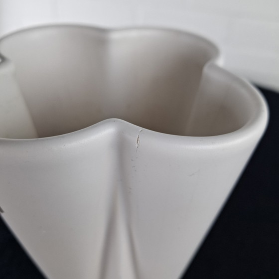 Image 1 of Vintage vase Flora ceramic white Jeroen Bechtold Memphis Milano / postmodern 80s flower shape