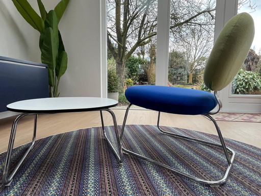 4 Artifort vega chairs and table