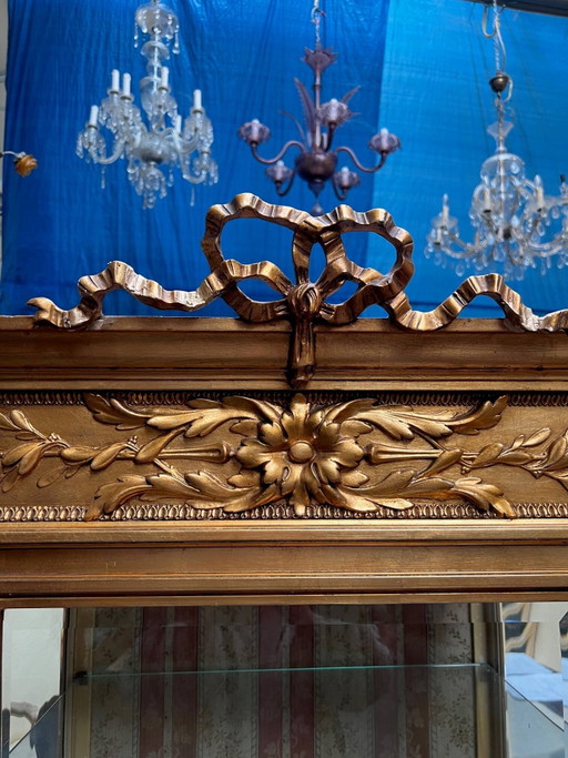 Vergulde vitrinekast in Lodewijk XVI-stijl. – vitrinekasten, Wood (photo 2 of 7)