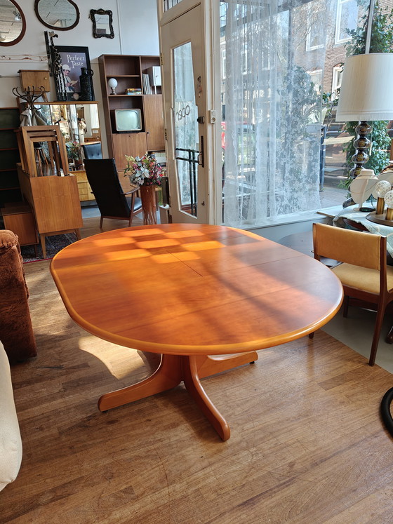 Image 1 of Extendable round to oval dining table