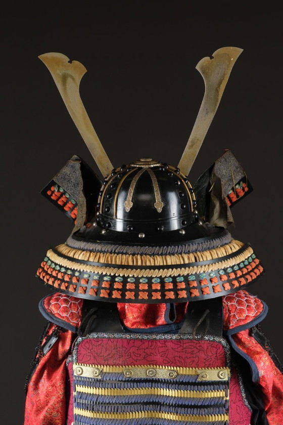 Image 1 of réplique d'armure japonaise en laque noire