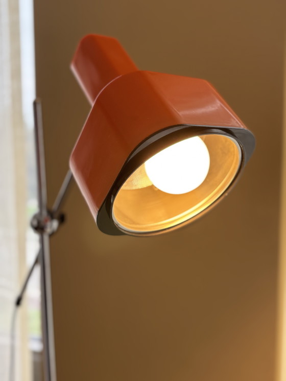 Image 1 of Simpatica lampada arancione retrò