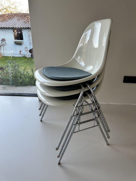 Image 1 of 6x Herman miller Eames DSR Fiberglass kuip stoelen stapelbaar