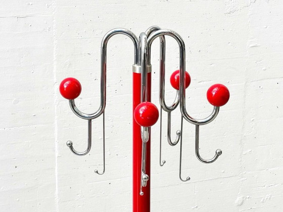 Image 1 of Armario de mediados de siglo de LHT Bologna en rojo.