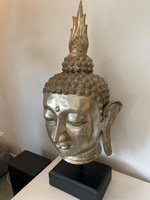 Statue de Bouddha unique sur socle en bois, par Eicholtz