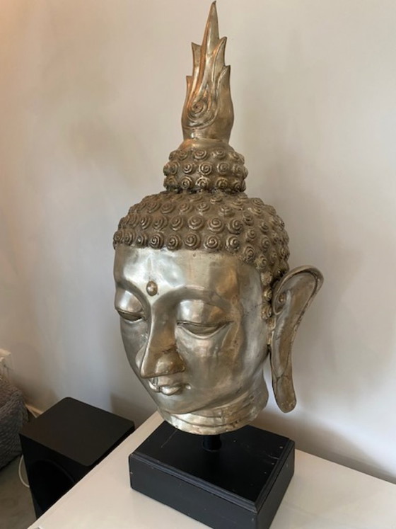 Image 1 of Estatua única de Buda sobre una base de madera, obra de Eicholtz.