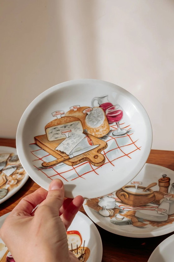 Image 1 of Set mit 5 französischen Käsetellern aus Porzellan + großer Servierplatte