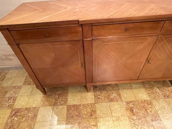 Image 1 of Elegante commode van massief mahoniehout met 4 deuren en 4 lades in de Directoire-stijl.