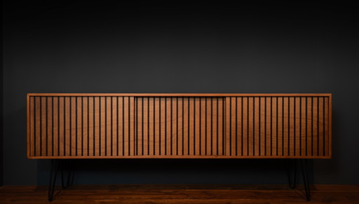 Mid Century Sideboard en bois massif fait à la main