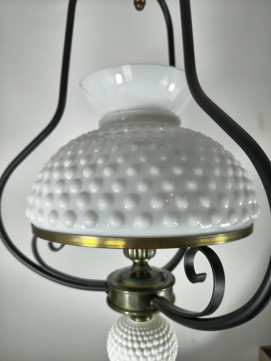 Image 1 of Lámpara de aceite antigua de cristal opalino