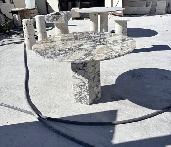 Image 1 of Runder Esstisch aus Viola Calacatta-Marmor