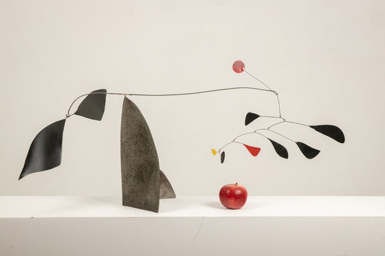 Image 1 of Escultura de Olivier Vonet en metal lacado en negro, rojo y amarillo. Contemporánea.