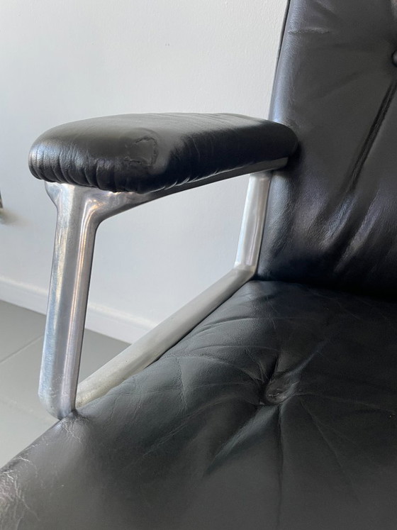 Image 1 of Poltrona modello P126, disegnata da Osvaldo Borsani per la prestigiosa azienda italiana Tecno S.p.A. nel 1966.