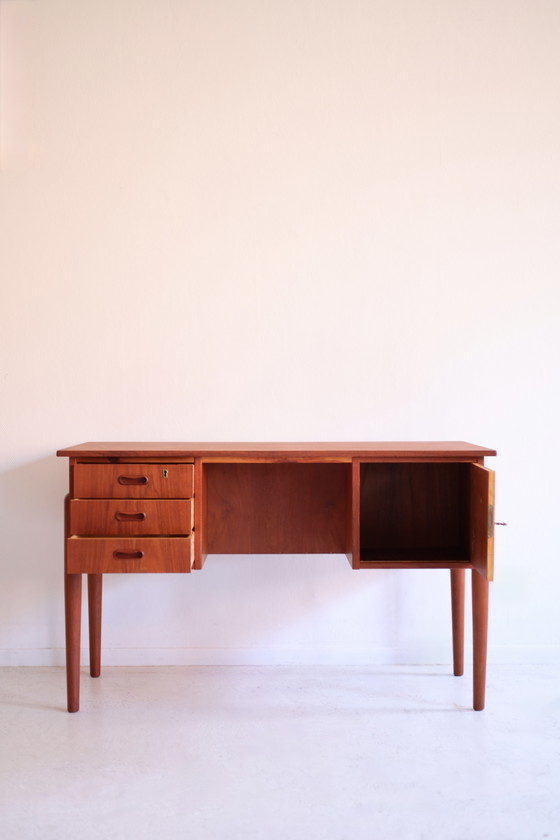 Dänischer Schreibtisch aus den 1960er Jahren – Wood (photo 6 of 11)