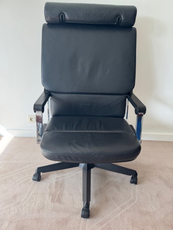 Image 1 of Desk chair